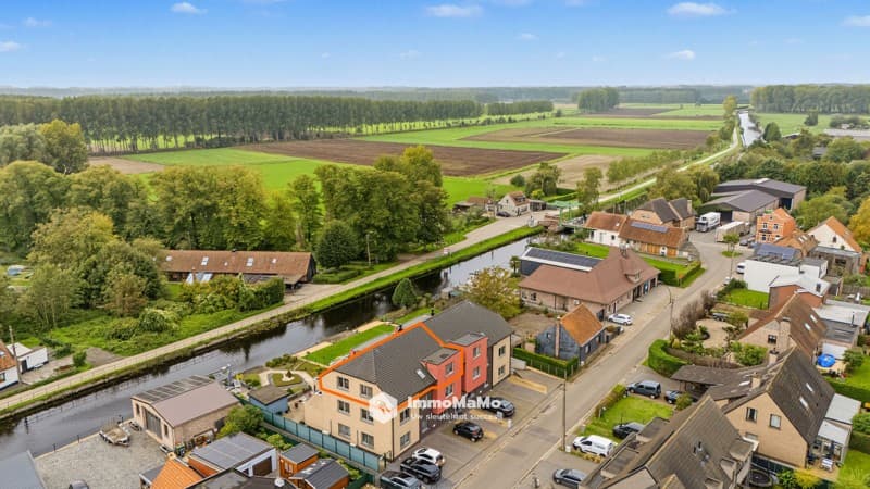 RUIM DAKAPPARTEMENT MET 3 GARAGES EN ZALIG DAKTERRAS TE KOOP