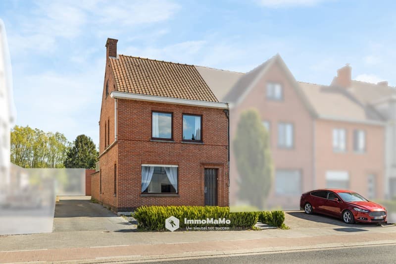 HALFOPEN BEBOUWING MET GROTE TUIN TE KOOP IN STEKENE